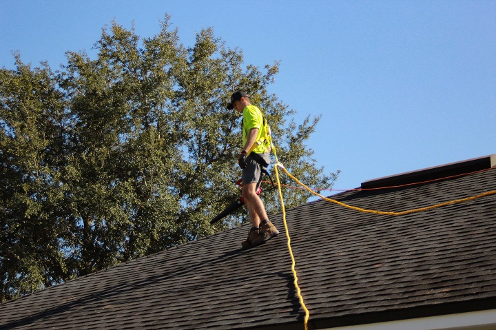 Roofing Contractors and the DIY Homeowner